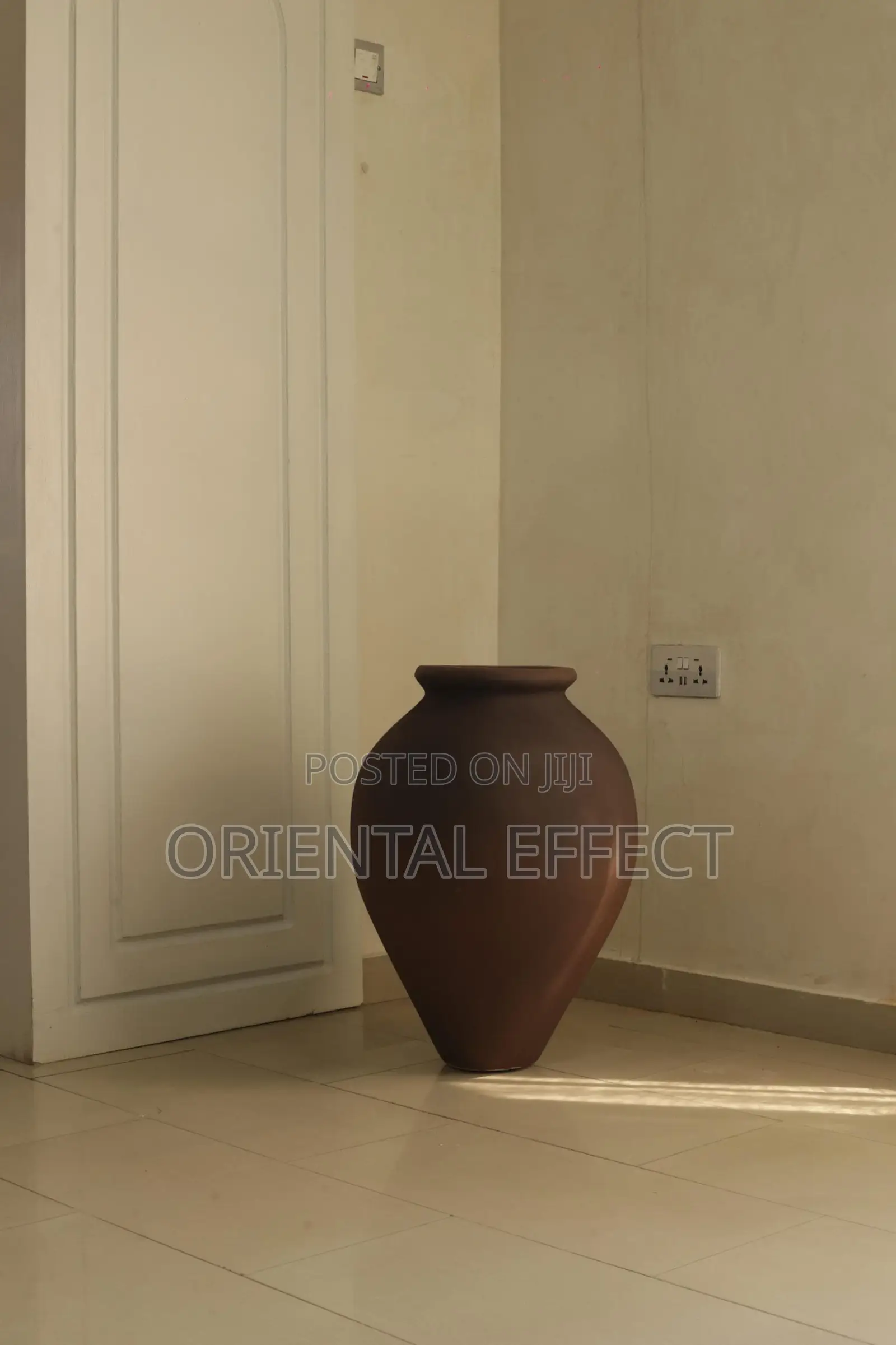 Ampora Pot (Chrome Brown)
