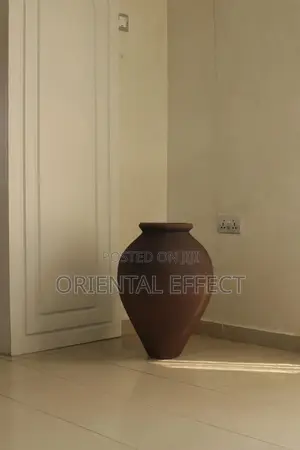 Ampora Pot (Chrome Brown)
