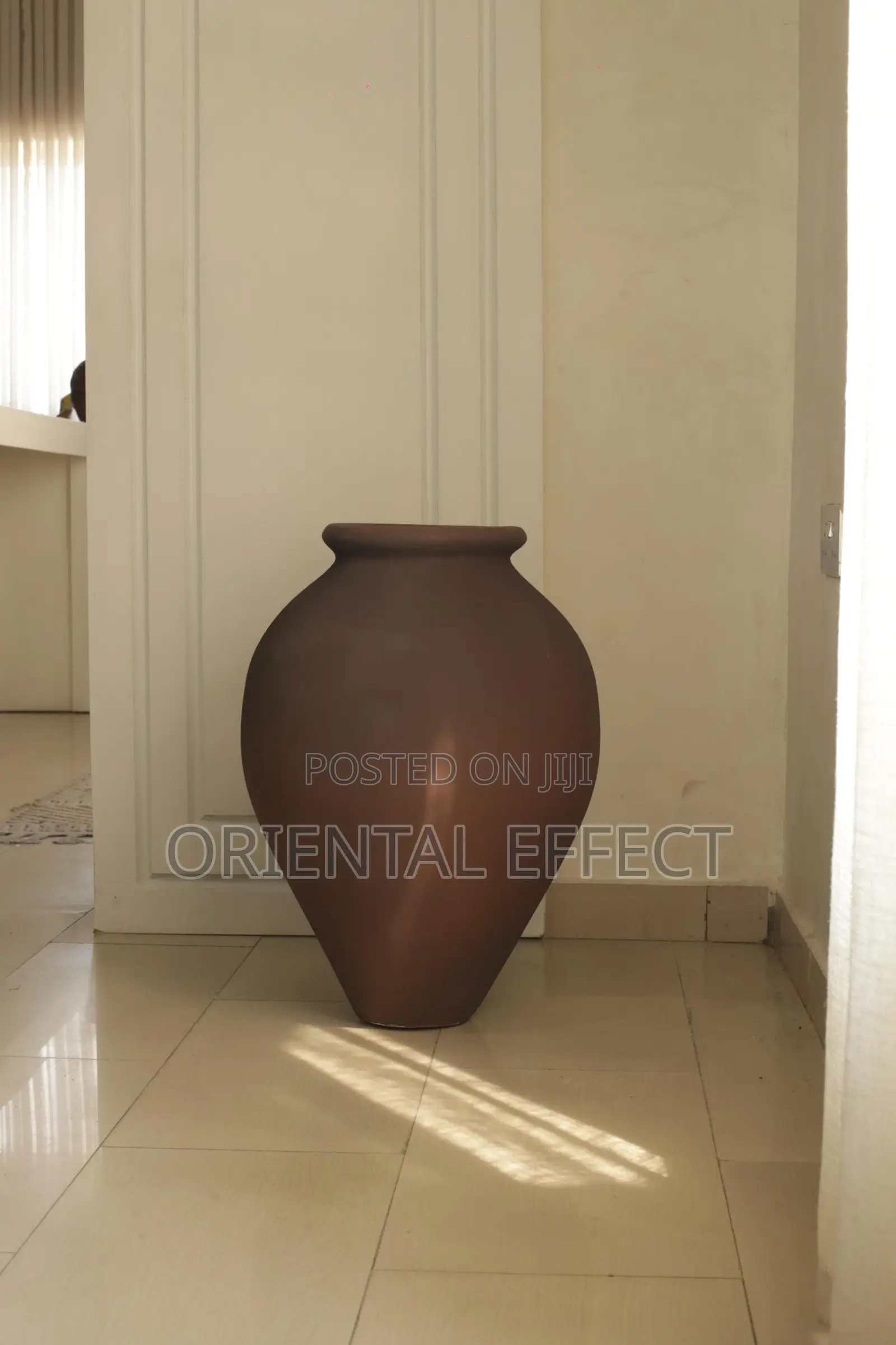 Ampora Pot (Chrome Brown)