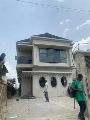 4bdrm Duplex in Ikeja for sale