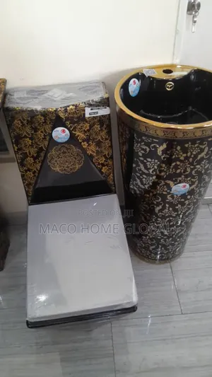 Royal Gold and Black With Big Beasin Wc