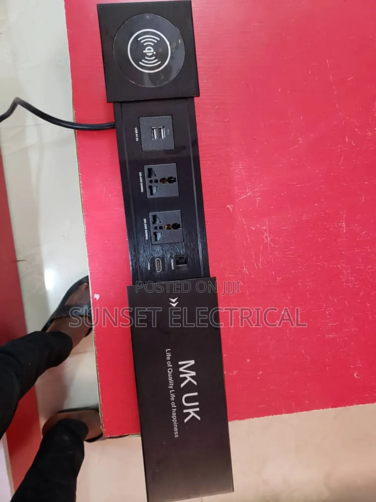 Wireless Charging Table Socket With 2 Socket and 2 Usb