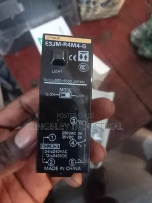 Omron E3jm-R4m4-G Photoelectric Sensor Switch 24-240v Ac