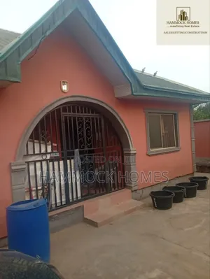 4bdrm Block of Flats in Olode Adegbayi, Iwo Road for sale