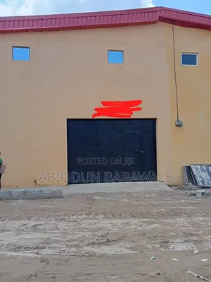 Warehouse on a Ground Floor for Sale