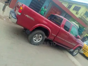 Toyota Tundra 2001 Red
