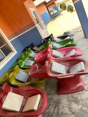 Washing Salon Basin With Hand (Fiber Product).