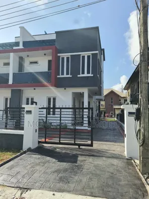 5bdrm Duplex in Chevron for sale