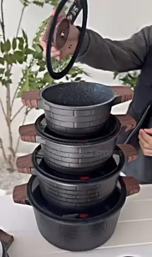 Ucc Block-Styled Pots Set