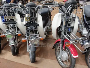 Honda CB 2022 Red