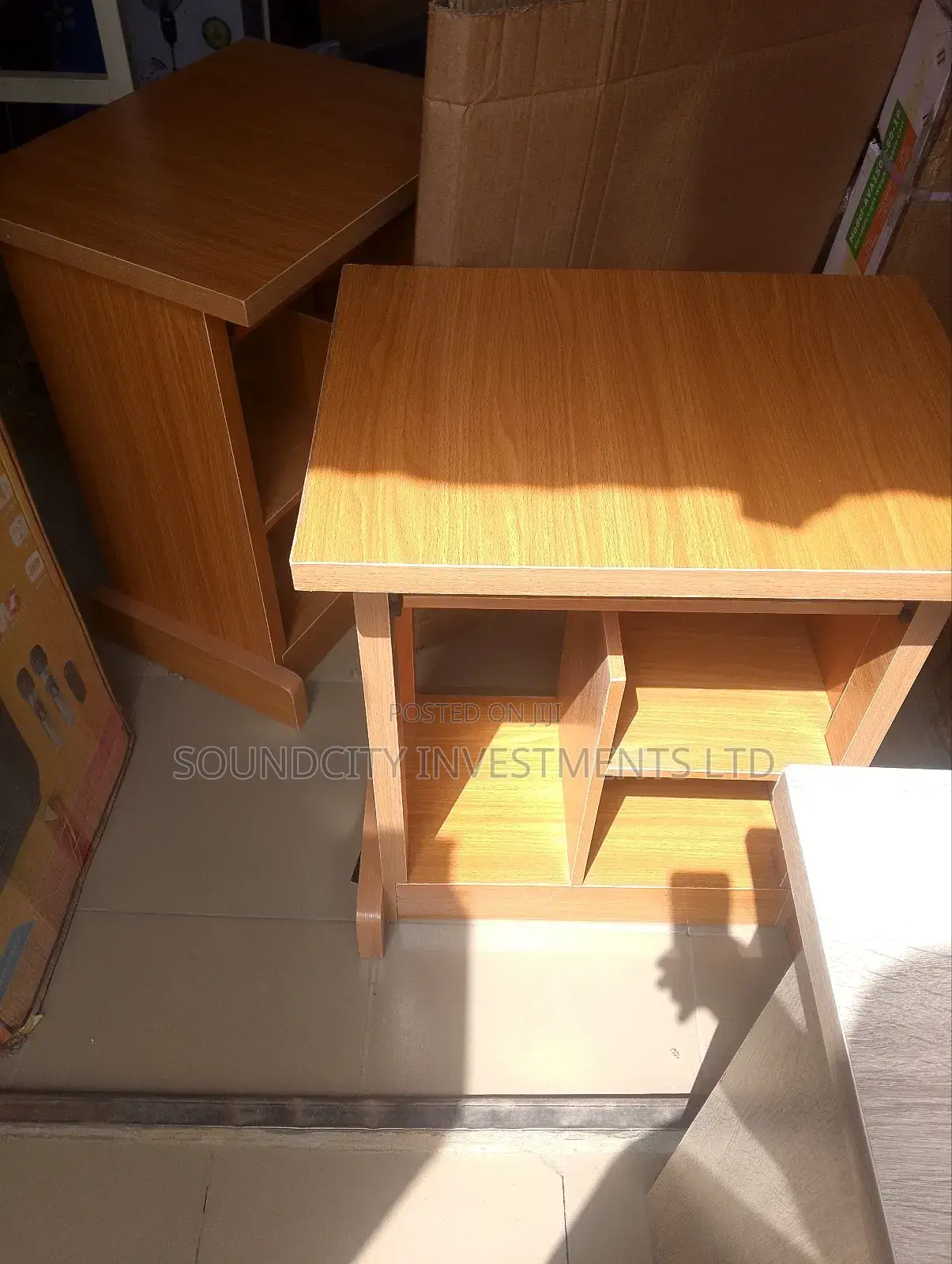 Desktop/Computer Table.