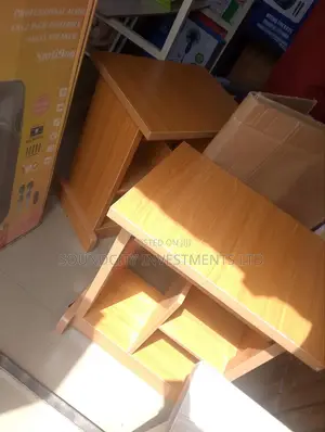 Desktop/Computer Table.