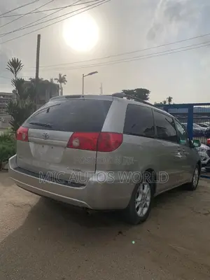 Toyota Sienna 2006 Gold