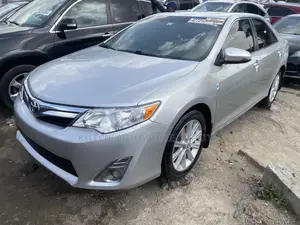 Toyota Camry XLE 4dr Sedan (2.5L 4cyl 6A) 2013 Silver