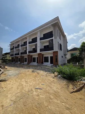 5bdrm Townhouse/Terrace in Lekki for sale