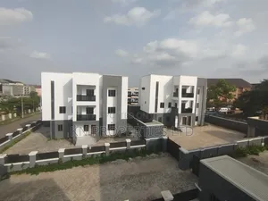 7bdrm Duplex in Kaura District for sale