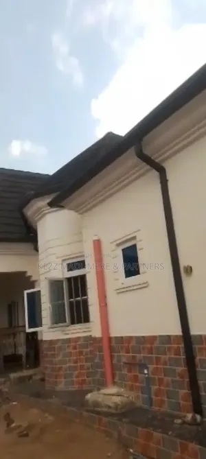 4bdrm Bungalow in Mbodo ,Aluu, Port for sale