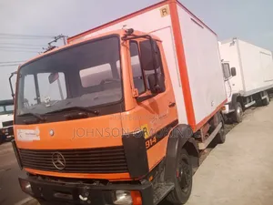 Mercedes 814 Container Body