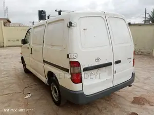 Toyota HiAce 2005 White