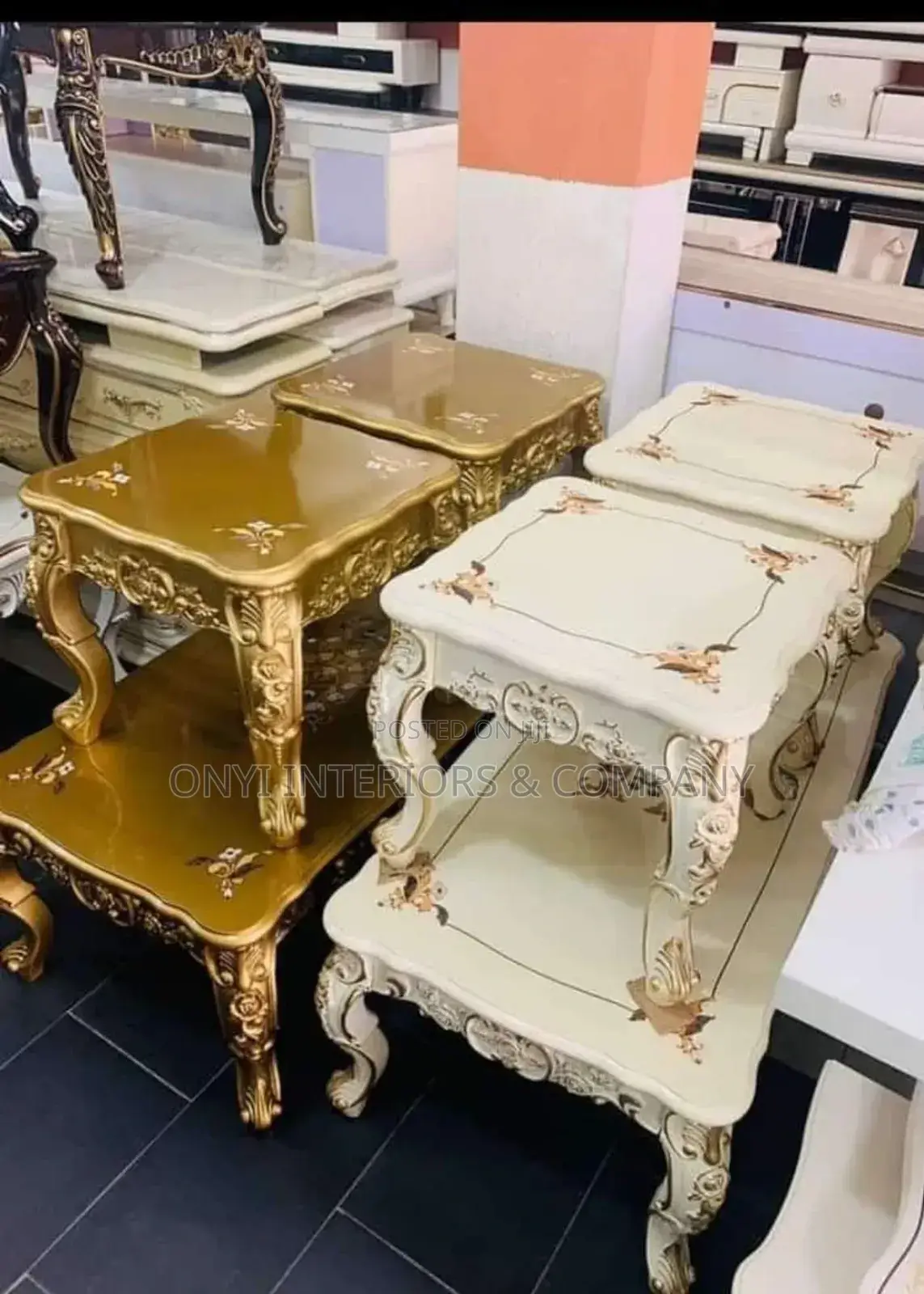 Royal Center Table With 2 Stool