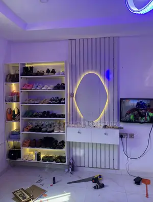 Shoe Rack and Dressing Mirror N Rope Light in It