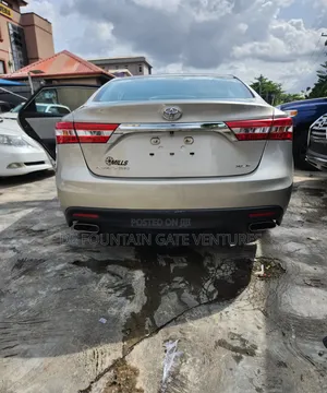 Toyota Avalon XLE Premium 4dr Sedan (3.5L 6cyl 6A) 2014 Gold