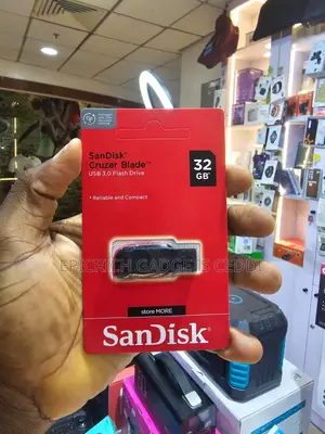 Sandisk Cruzer Blade 32gb.