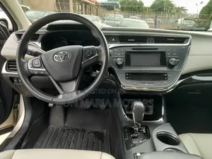 Toyota Avalon XLE Premium 4dr Sedan (3.5L 6cyl 6A) 2014 Gold