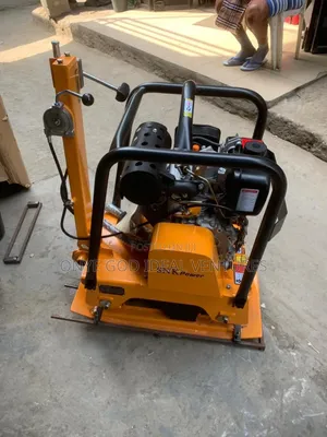 Reversible Plate Compactor, Specifically An Snk Power Model.