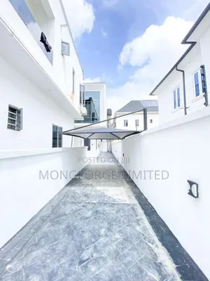 4bdrm Duplex in Chevron for sale