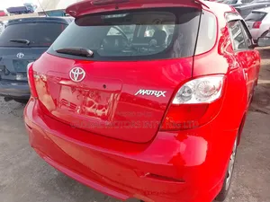 Toyota Matrix Hatchback FWD (1.8L 4cyl 5M) 2010 Red
