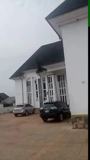 To Let/ Lease Hotel : Functional 19 Rooms in Owerri