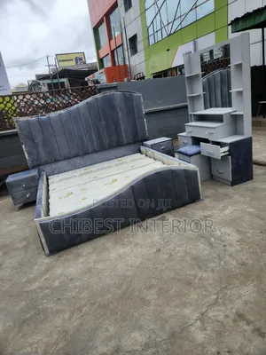 6by6 Padded Set of Grey Coloured Bed.