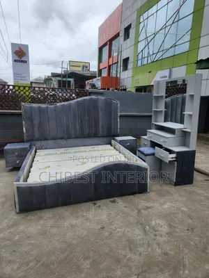 Luxury 6by6 Bed Set With Its Accessories