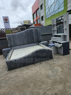 5ft Tall Padded Bed Stand With Its Accessories