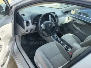 Toyota Corolla LE 4dr Sedan (1.8L 4cyl 4A) 2013 Silver