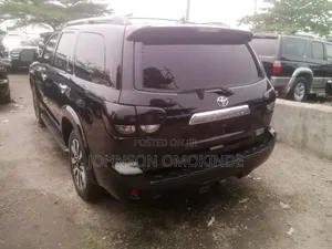 Toyota Sequoia Platinum 4dr SUV 4WD (5.7L 8cyl 6A) 2015 Black