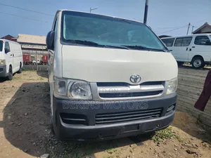 Toyota HiAce 2010 White