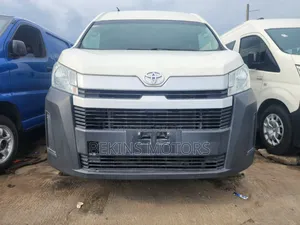 Toyota HiAce 2019 White