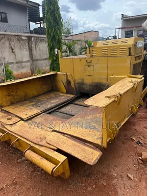 Isuzu Tyre Asphalt Paver - Foreign Use