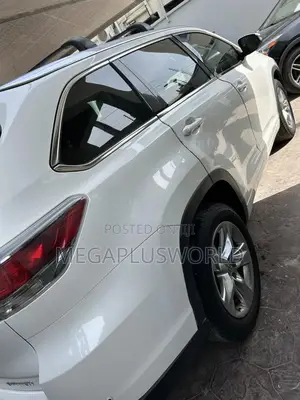 Toyota Highlander Limited Platinum 4dr SUV AWD (3.5L 6cyl 6A) 2014