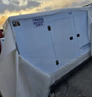 200kva Perkins Diesel Soundproof Generator 2years Wty