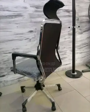 Comfortable Leather Chair (Swivel)