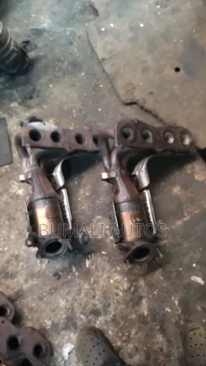 Manifold Catalyst Follow Come for 2.7 Camry Four Plug