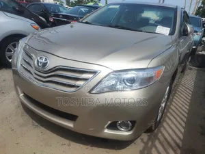 Toyota Camry LE V6 4dr Sedan (3.5L 6cyl 6A) 2011 Gold
