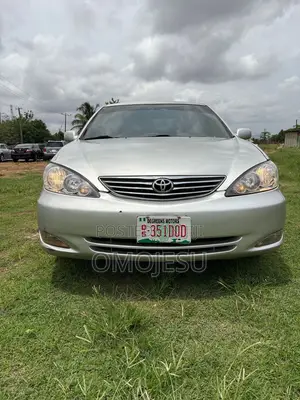 Toyota Camry LE 4dr Sedan (2.4L 4cyl 4A) 2004 Gold