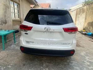 Toyota Highlander Limited 4dr SUV AWD (3.5L 6cyl 6A) 2015 White