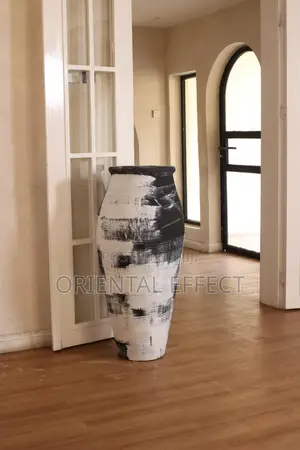 Nile Pot (White Stroke)