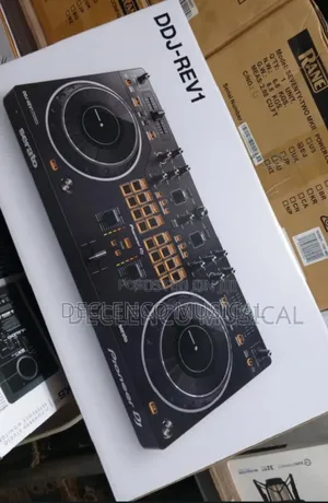 Pioneer DDJ-Rev1 Controller Serato