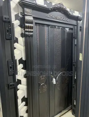 Crown Door